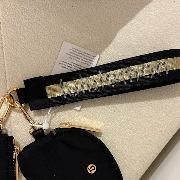 lululemon athletica Black and Gold Key Holder Set - Picture 3 of 10
